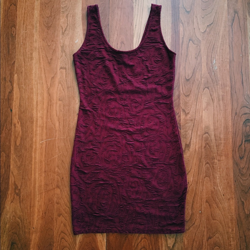Maroon textured bodycon dress
